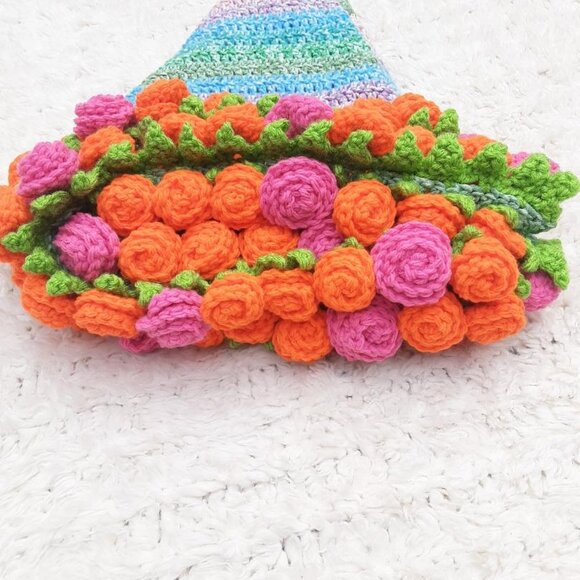 Hand-Crocheted Rose Bouquet Scarf/Shawl New - Picture 3 of 12